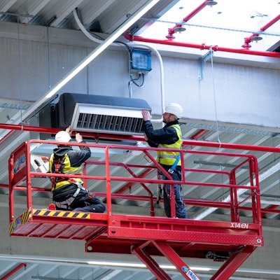 Das Kölner Traditionsunternehmen Schwank ist Weltmarktführer in einem hoch spezialisierten Nischenmarkt. Der Mittelständler entwickelt und realisiert Systeme zum Heizen und Kühlen von Sportstätten, Hangars, Industrie-, Gewerbe- und Logistikhallen.