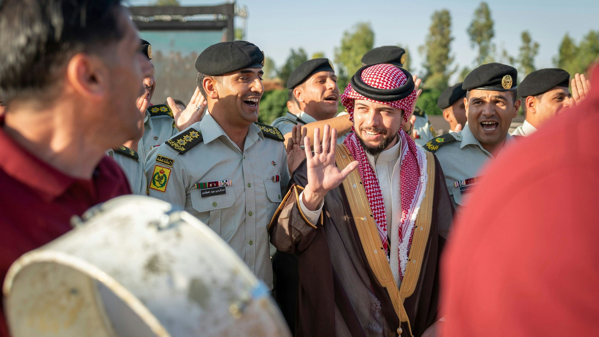 Kronprinz Hussein besucht eine Feier in Amman einen Tag vor seiner Hochzeit mit der saudischen Architektin Rajwa Al-Saif.