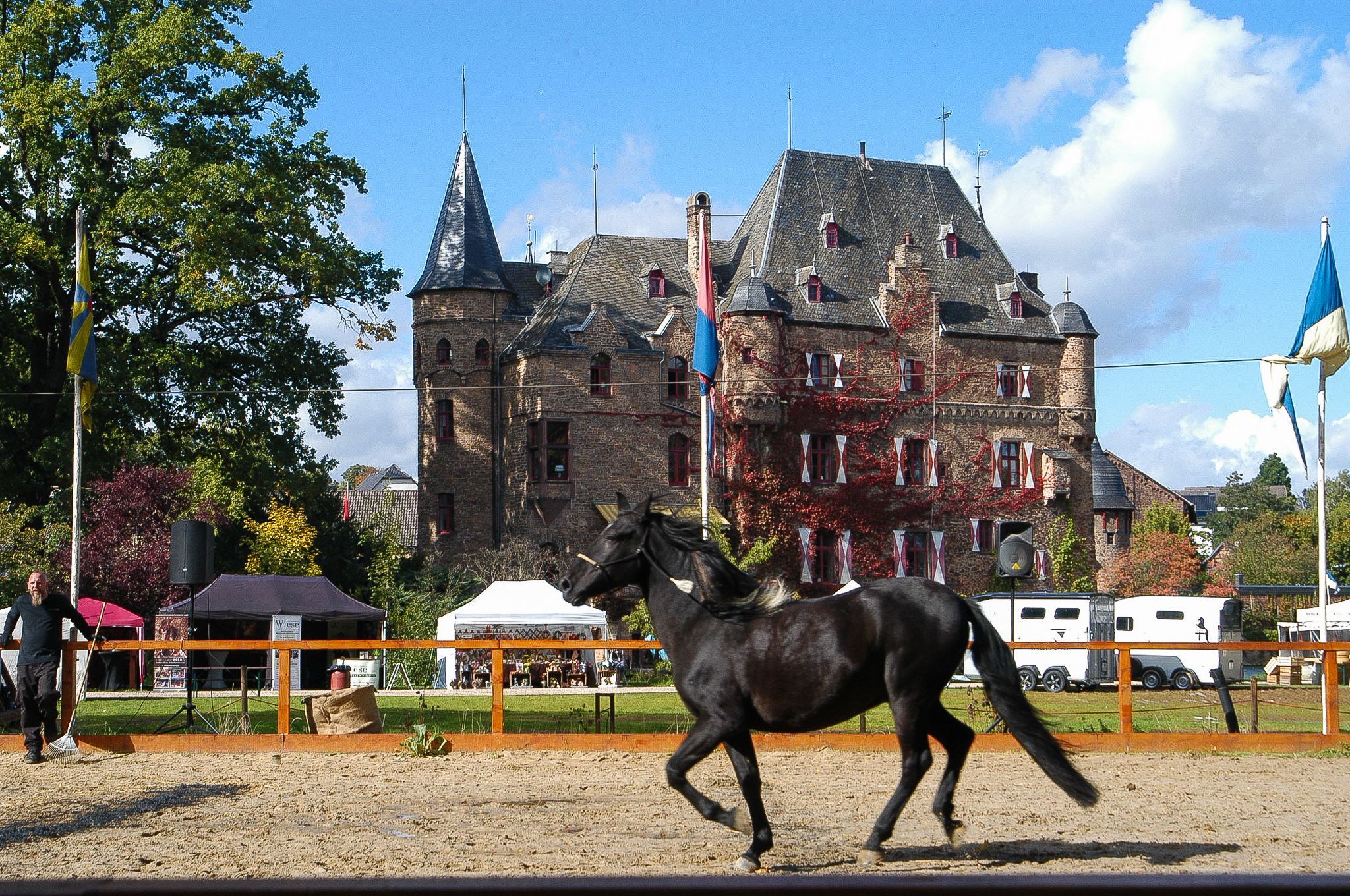 Reitvorführung beim Herbst- und Reitermarkt auf Burg Satzvey.