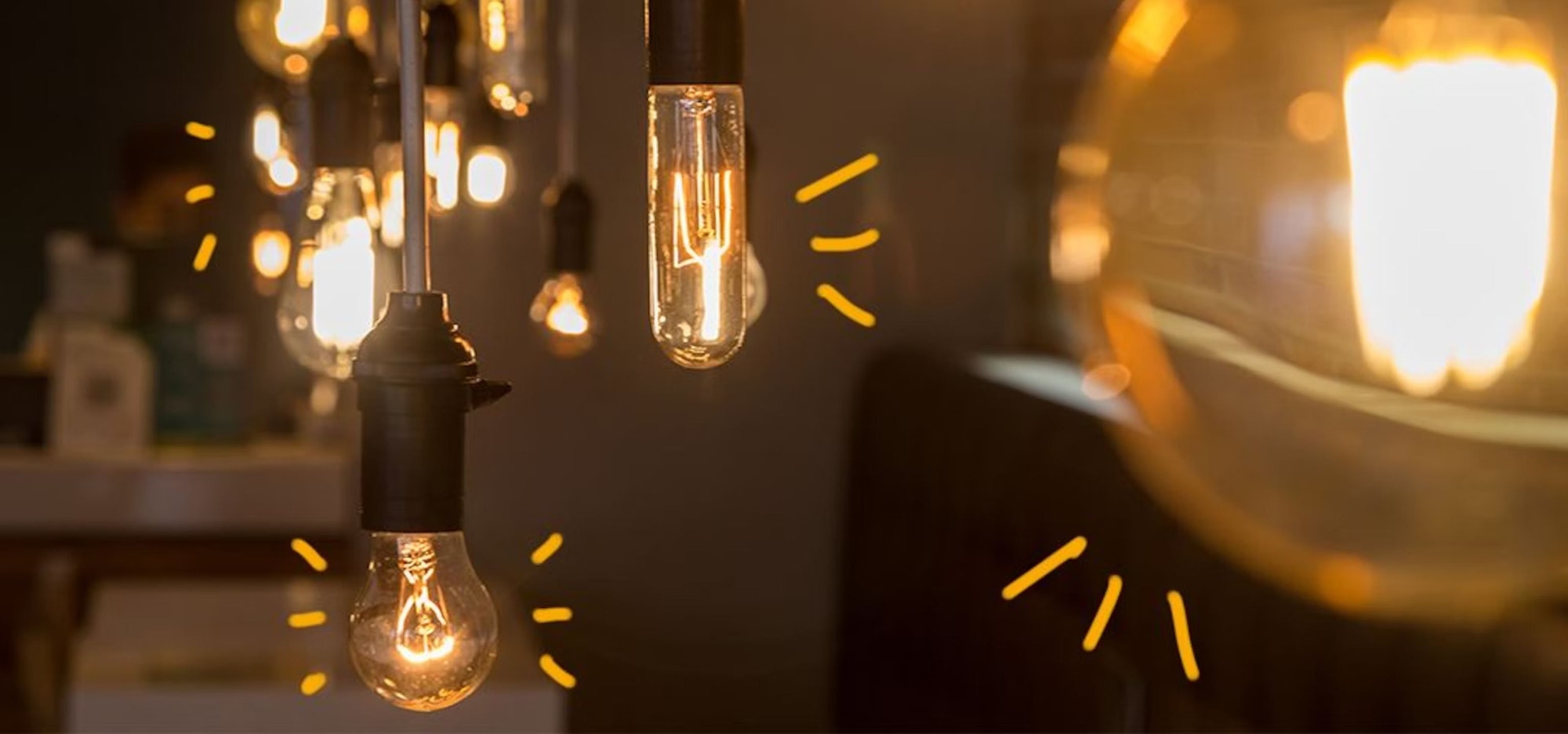 Auf dem Bild sind Glühbirnen zu sehen, die den Stromverbrauch deutlich machen.