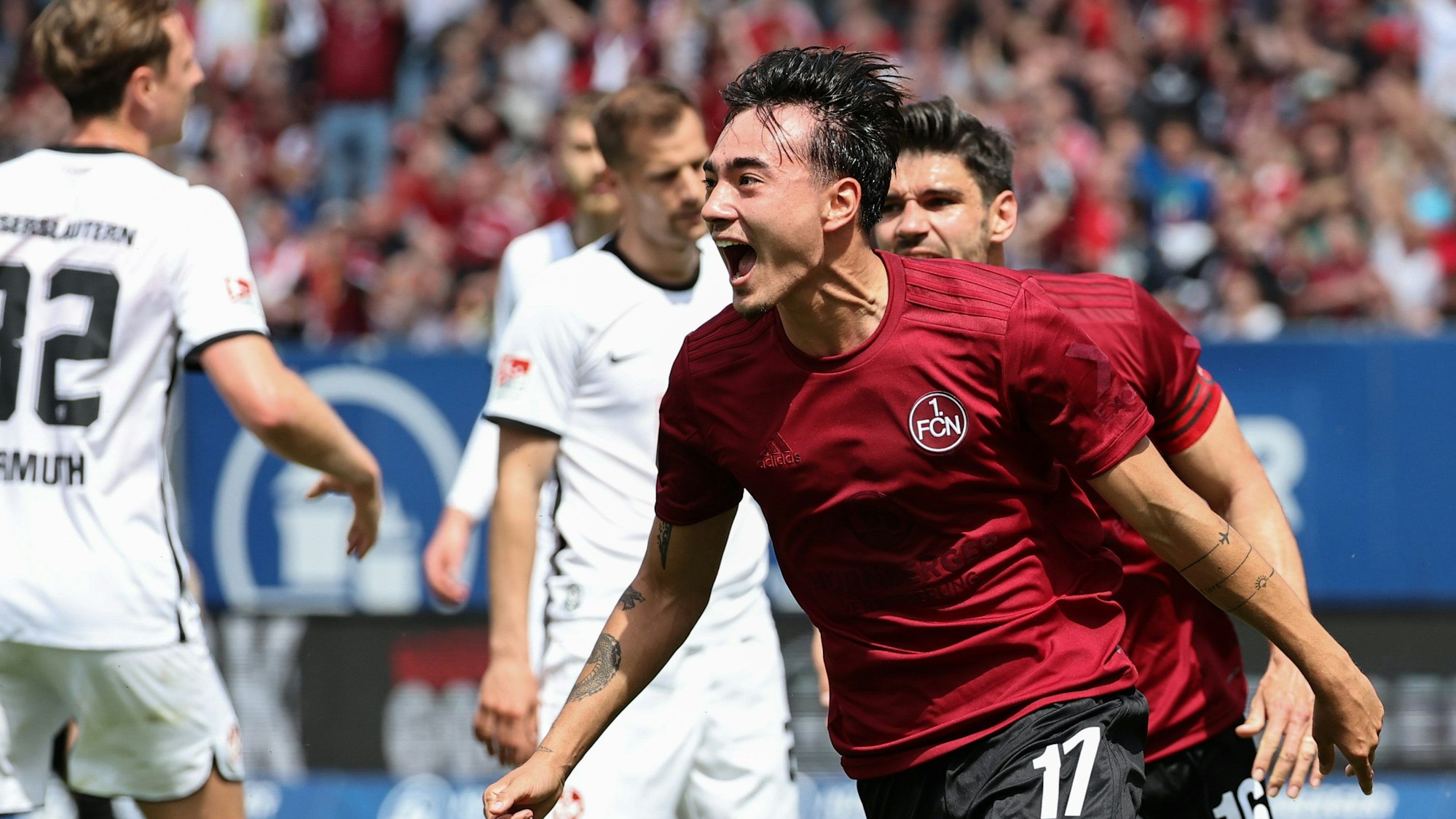 Jens Castrop jubelt über seinen Treffer zum 2:0 gegen Lautern.