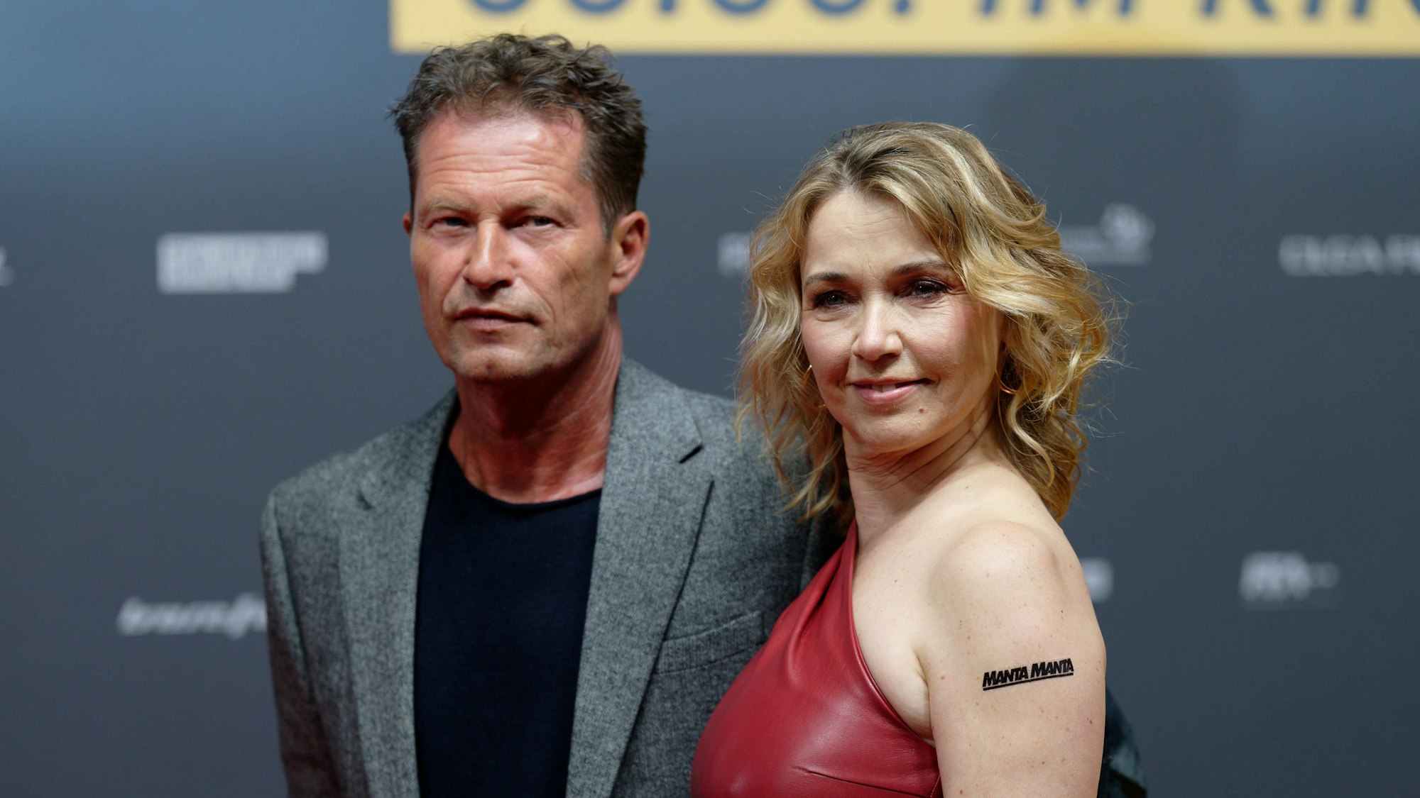 Die Schauspieler Til Schweiger (l.) und Tina Ruland (r.) kommen zu Premiere des Films „Manta Manta · Zwoter Teil“ in Köln.