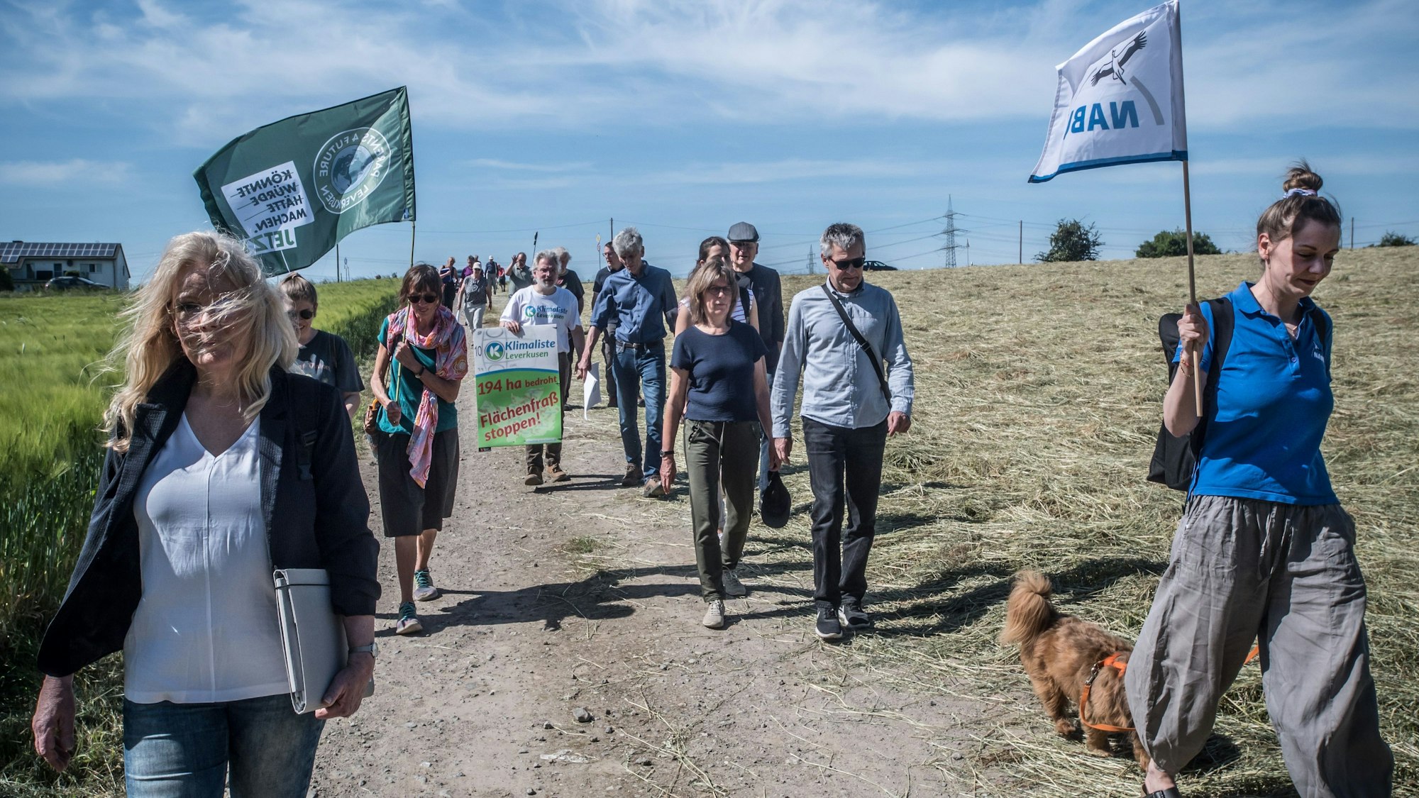 Umweltverbände treffen sich zur Pressekonferenz, sie protestieren gemeinsam gegen die Bebauung Auf den Heunen.