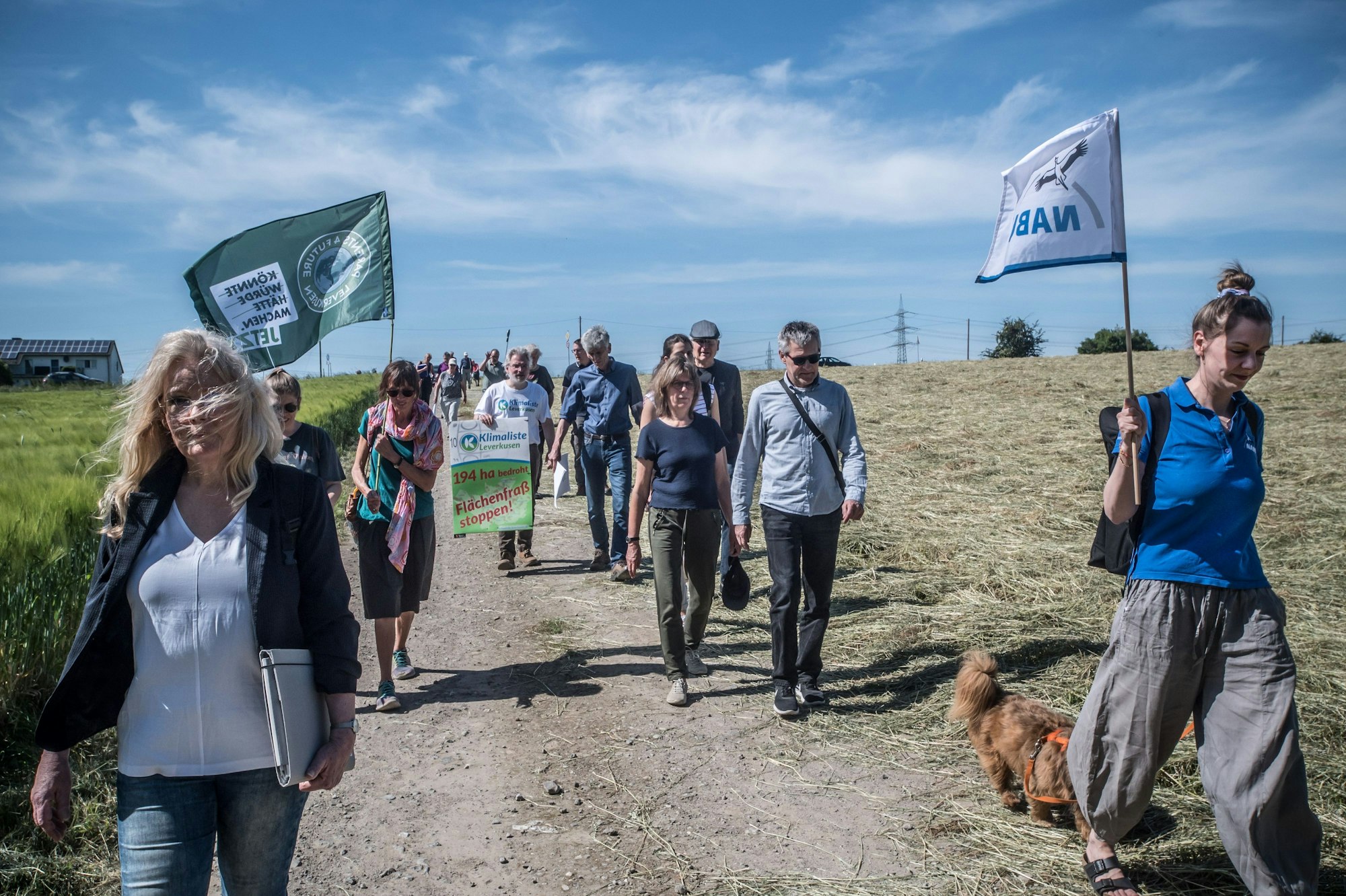 Umweltverbände treffen sich zur Pressekonferenz, sie protestieren gemeinsam gegen die Bebauung Auf den Heunen.