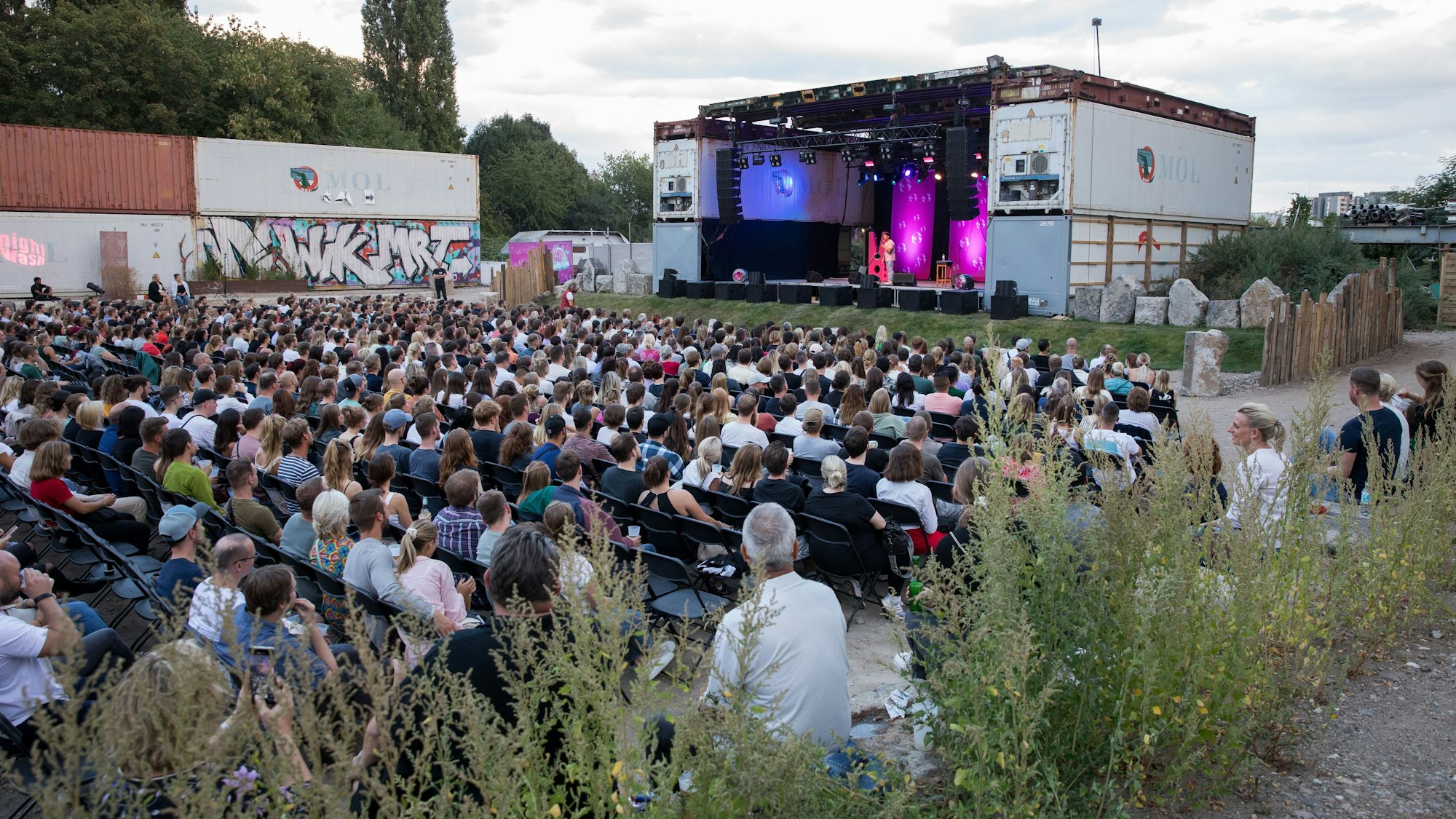 Ein Open-Air Konzert an der Südbrücke in Köln (Archivbild).