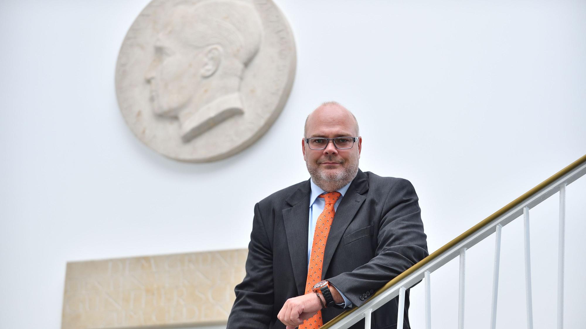 Oliver Schwank, CEO von Schwank GmbH. Das Kölner Traditionsunternehmen entwickelt und realisiert Systeme zum Heizen und Kühlen von Sportstätten, Hangars, Industrie-, Gewerbe- und Logistikhallen.