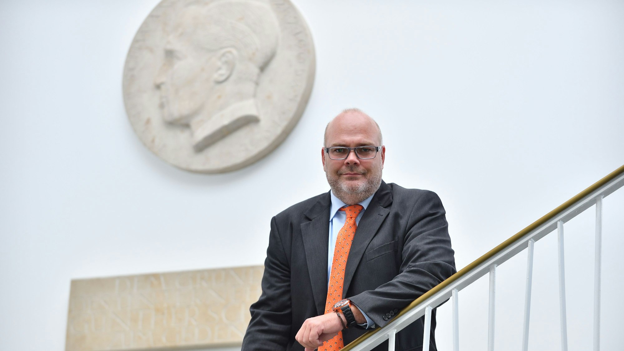 Oliver Schwank, CEO von Schwank GmbH. Das Kölner Traditionsunternehmen entwickelt und realisiert Systeme zum Heizen und Kühlen von Sportstätten, Hangars, Industrie-, Gewerbe- und Logistikhallen.