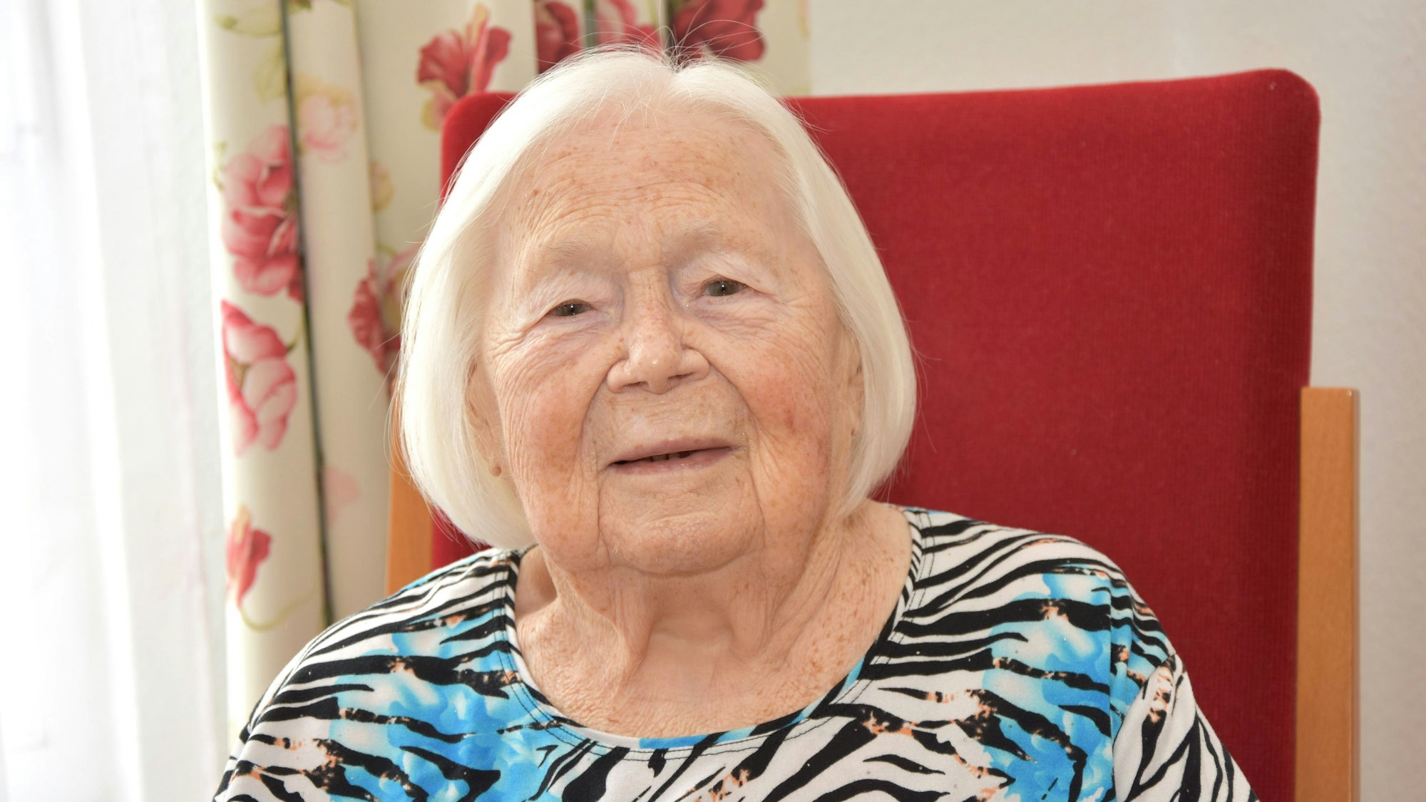 Es ist Sybilla Schauf an ihrem Geburtstag zu sehen.