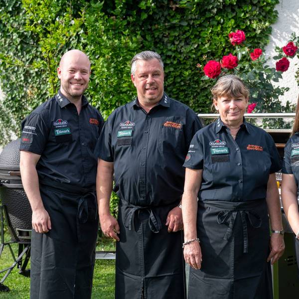 Das Grillteam „GutGlut e.V.“ aus Rösrath. Zu den besten Grillern Deutschlands gehören von links nach rechts Marc Kastleiner und Michael, Anke und Zoe Hoffmann.