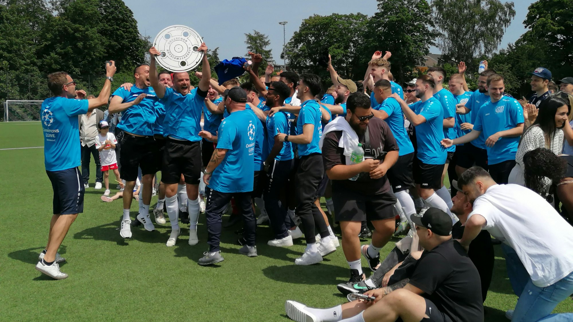 Der CfB Ford Niehl II feiert den souveränen Aufstieg in die Kreisliga B.