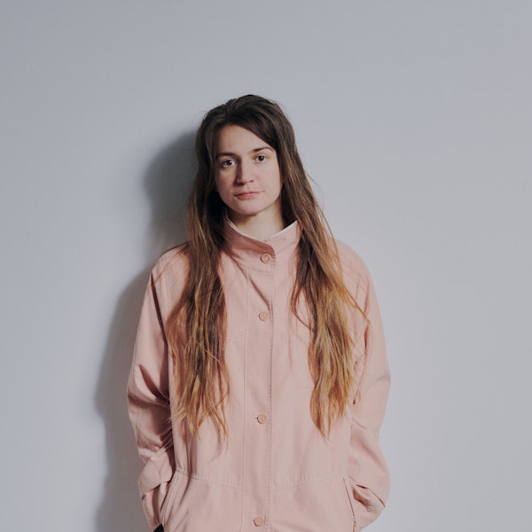 Die Sängerin Katharina Kollmann alias Nichtseattle eröffnet die Konzertreihe „At the B-Sites“.