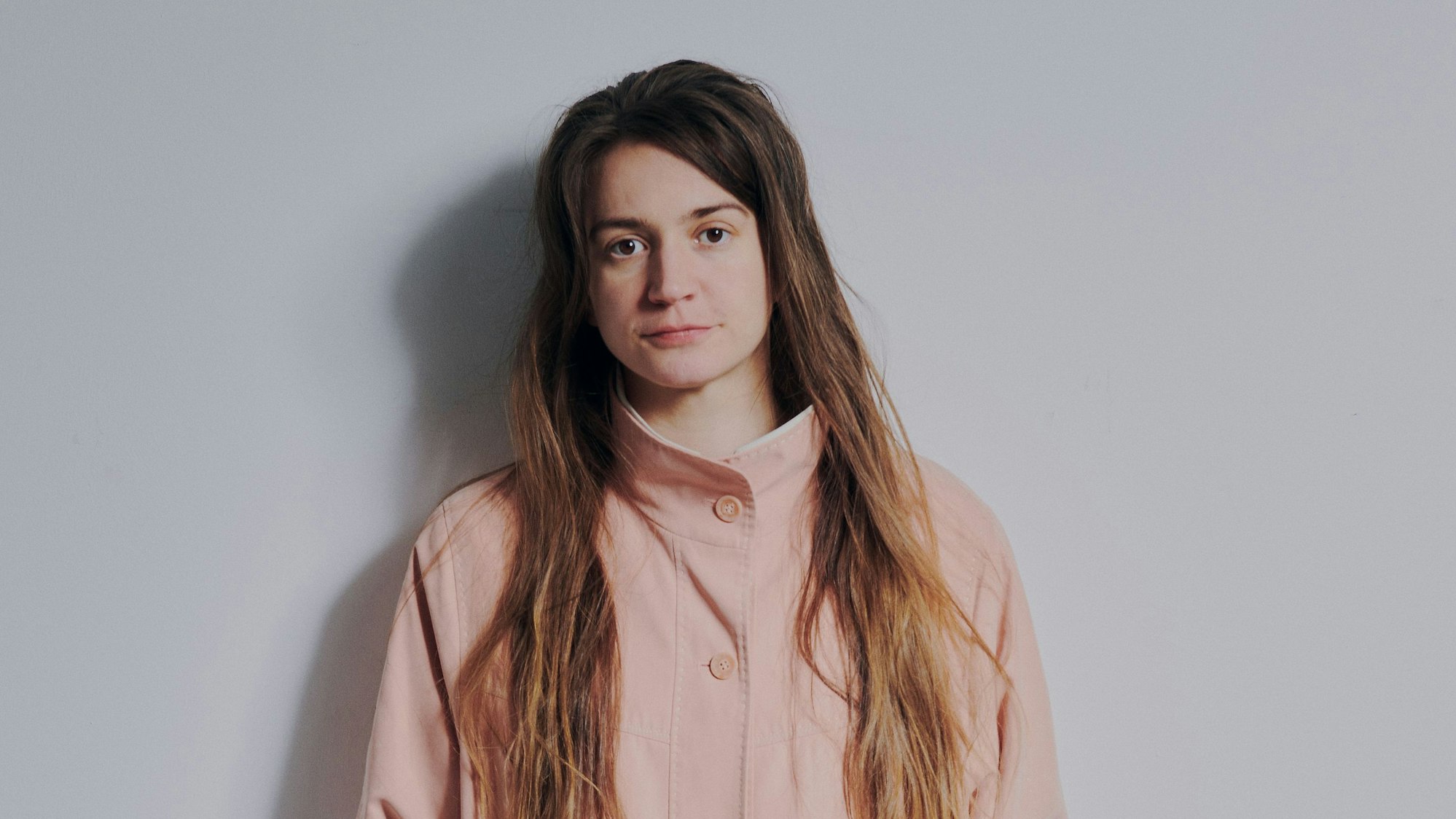 Die Sängerin Katharina Kollmann alias Nichtseattle eröffnet die Konzertreihe „At the B-Sites“.