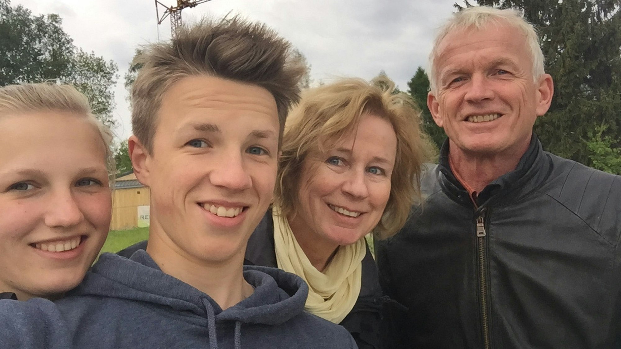 Das Selfie im Panarbora-Park zeigt Inge Günther mit ihrem Bruder Jochen und dessen Kindern Mona und Julius.