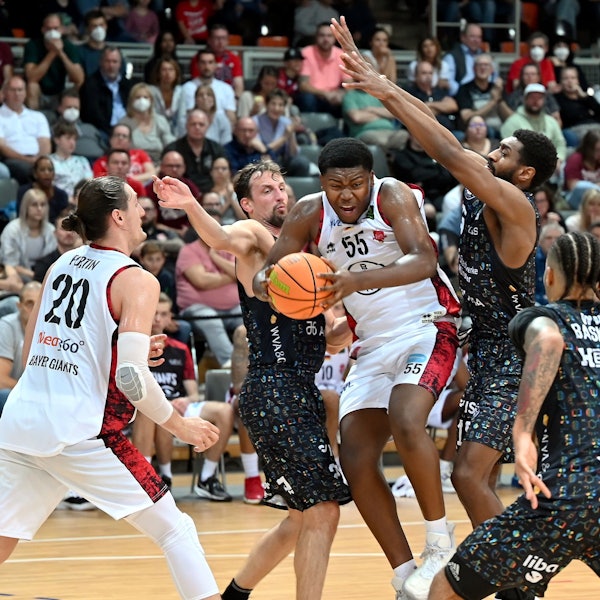 30.10.2022, Basketball-Bayer Giants Leverkusen-Münster
am Ball: Joel Moketo Lungelu (Bayer)
Foto: Uli Herhaus