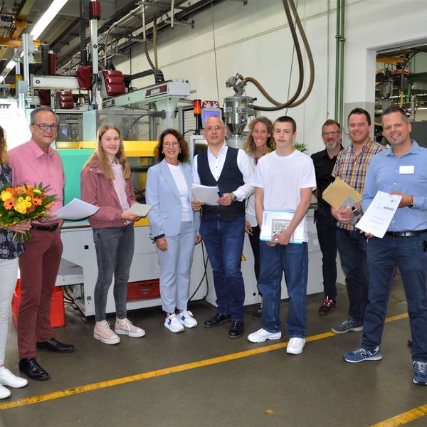 Die Lernpartnerschaft zwischen der Firma Theo Hillers in Kall und der Clara-Fey-Schule in Schleiden ist besiegelt.