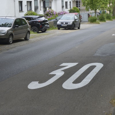 Die Fahrbahnverengungen in Altenlinde.