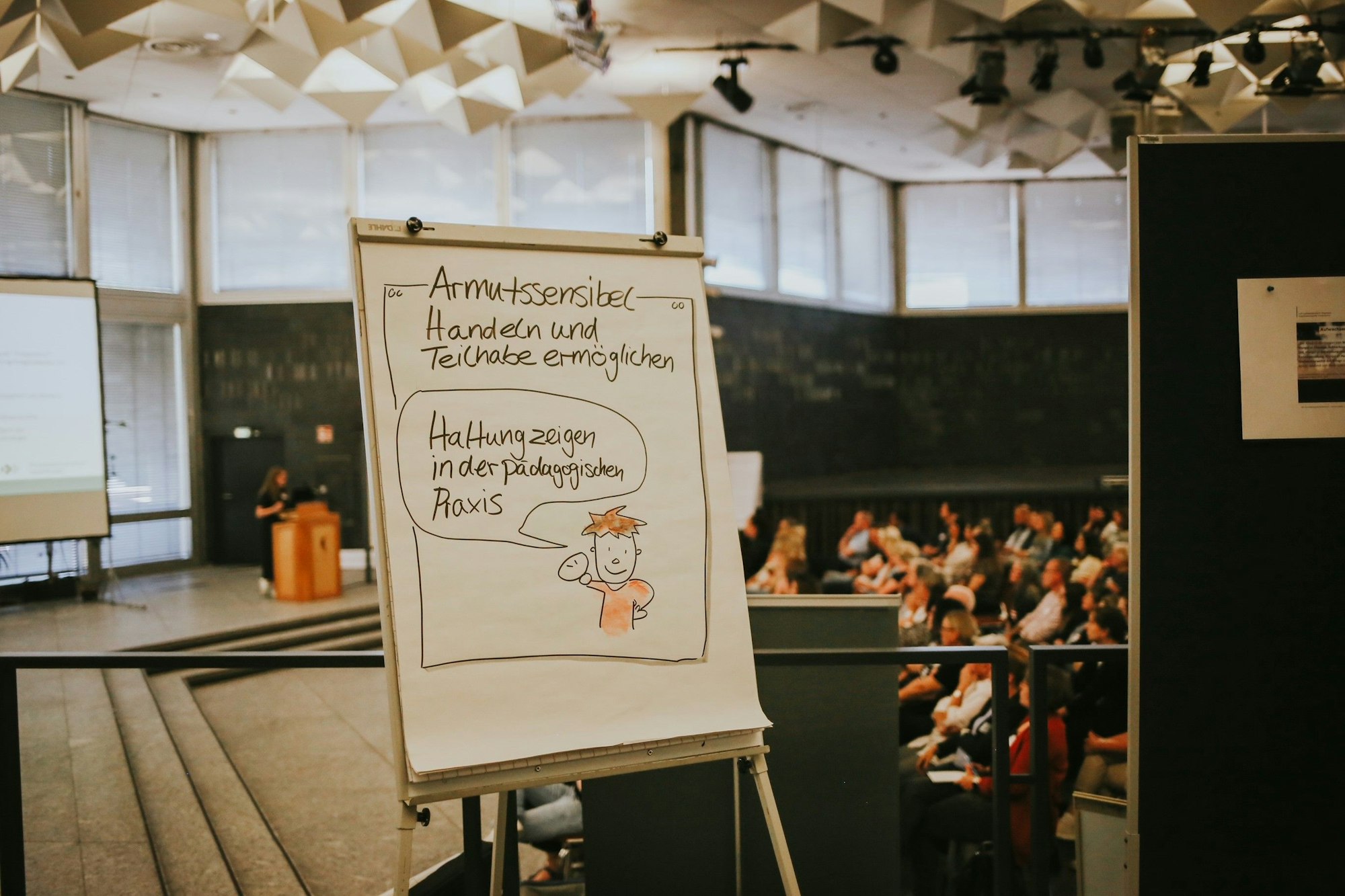 Fachtagung zu Kinderarmut in Leverkusen: Flipchart aus einem der Workshops