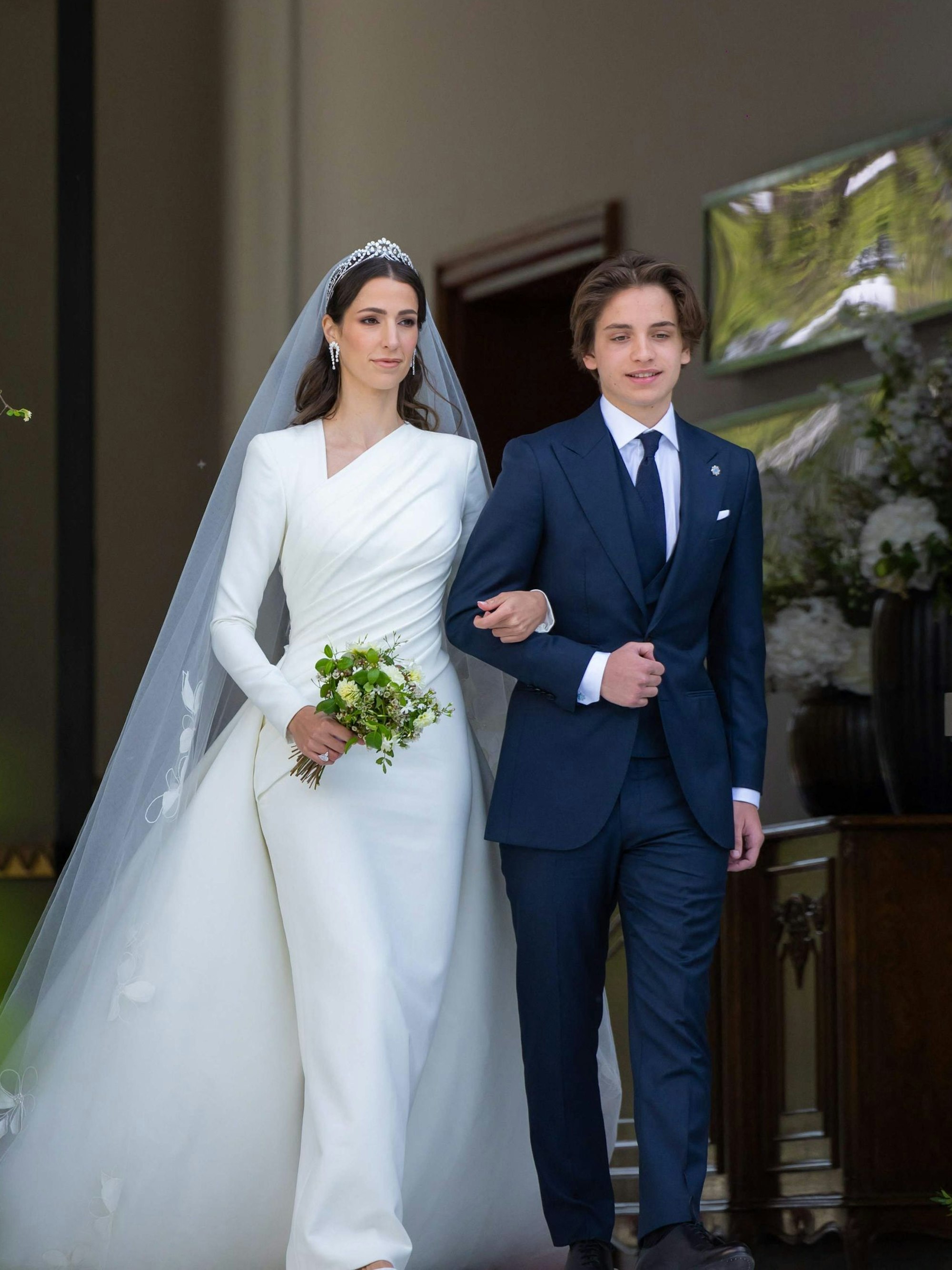 Ein vom Königspalast veröffentlichtes Bild zeigt Prinz Haschem bin Abdullah von Jordanien, Bruder von Kronprinz Hussein, mit Rajwa Al Said am Zahran-Palast.