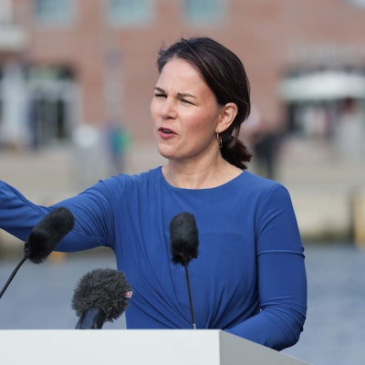 Annalena Baerbock (Bündnis 90/Die Grünen), Bundesaußenministerin, begrüßt ihre Amtskollegen zum Treffen des Ostseerat.