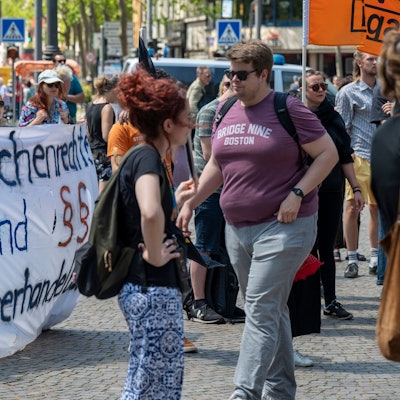 03.06.2023, Köln: NRW-weite Demonstration unter dem Motto Hände weg vom Asylrecht, keine Kompromisse mit der Festung Europa! Foto: Uwe Weiser