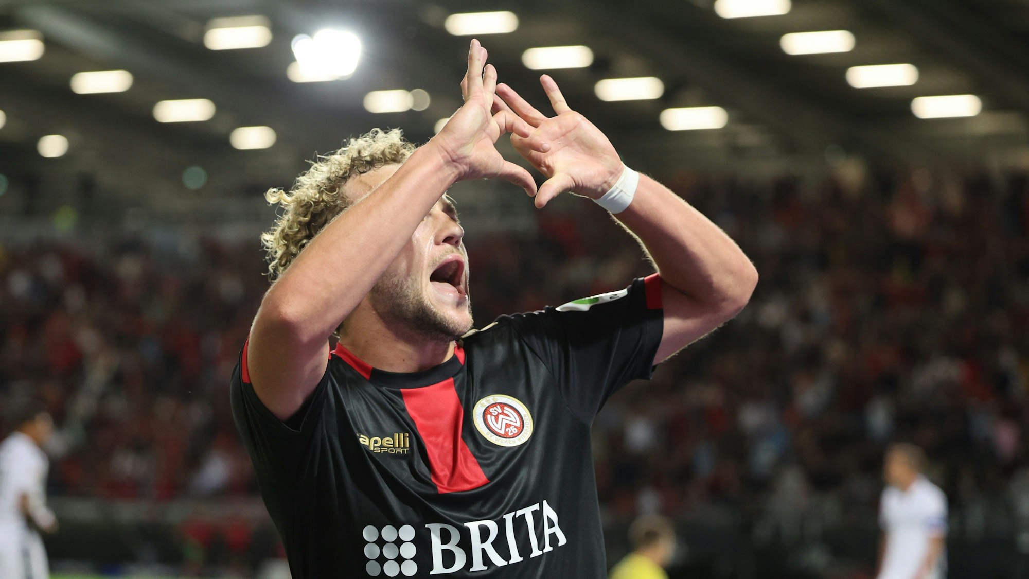 Benedict Hollerbach hat das 3:0 für den SV Wehen Wiesbaden gegen Arminia Bielefeld erzielt.