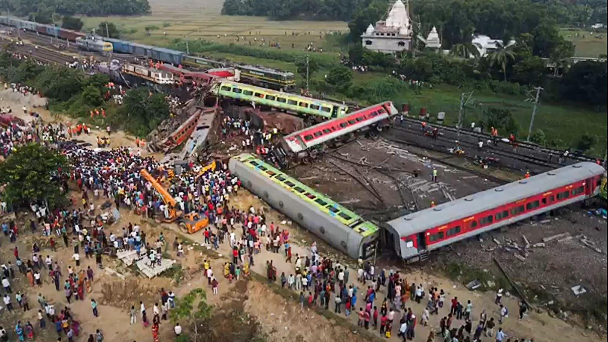 Der Screenshot von AFPTV zeigt das Ausmaß der Zugkatastrophe im indischen Balasore.