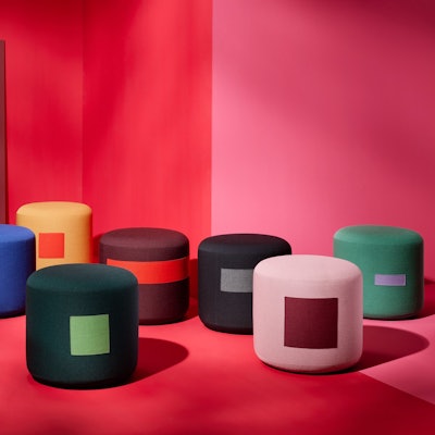 HANDOUT - Farben machen mehr Spaß: Verspieltere Möbel kommen laut Einrichtungsexperten in Trend - ein Beispiel dafür können die Hocker Ayaka von Schönbuch sein, die auf der IMM in Köln gezeigt werden. Foto: Schönbuch/dpa-tmn - ACHTUNG: Nur zur redaktionellen Verwendung im Zusammenhang mit dem genannten Text und nur bei vollständiger Nennung des vorstehenden Credits - Honorarfrei nur für Bezieher des dpa-Themendienstes +++ dpa-Themendienst +++