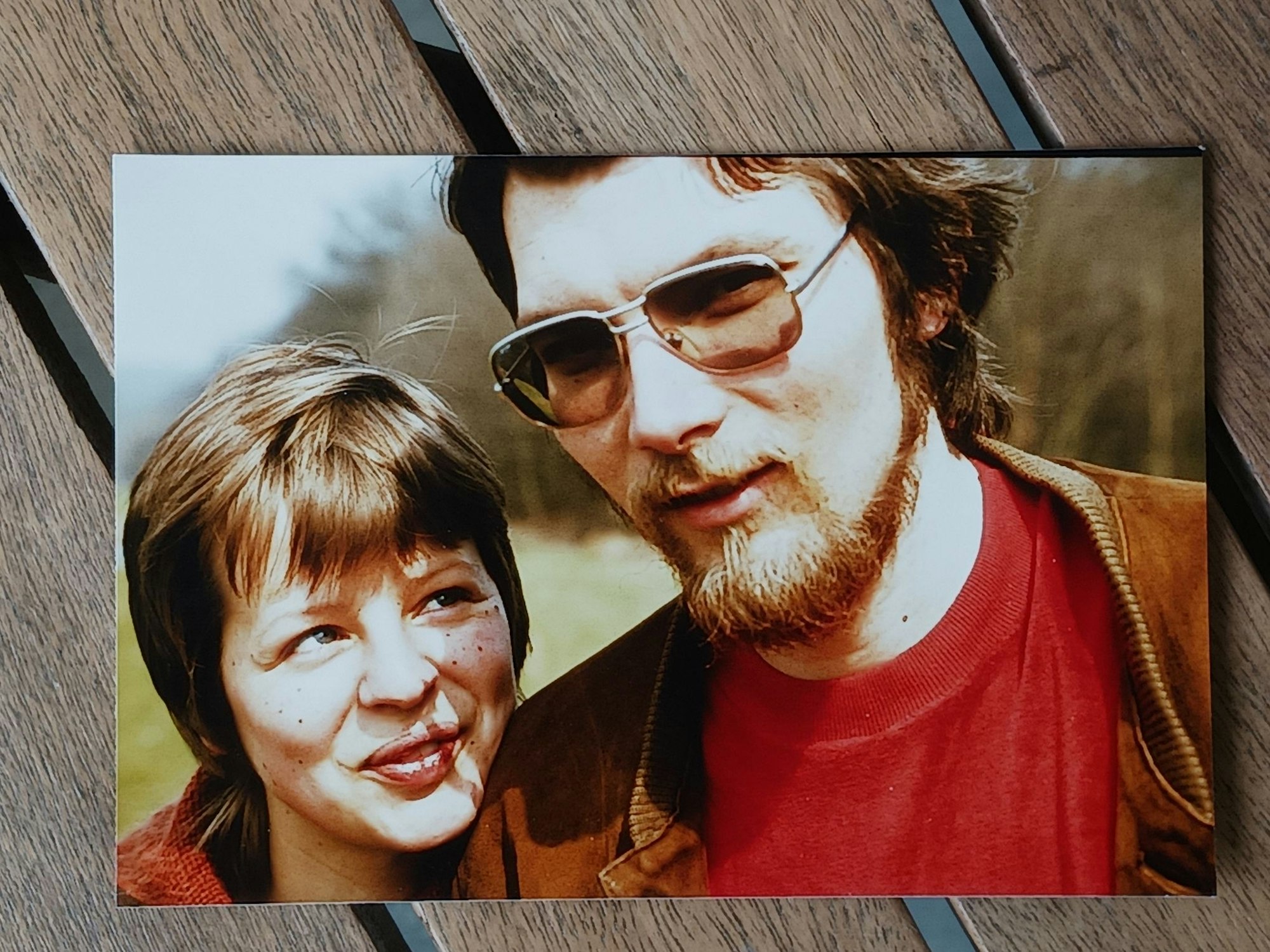 Ein Foto zeigt Annemarie Pieper und Klaus Rüttgen als junge Erwachsene..