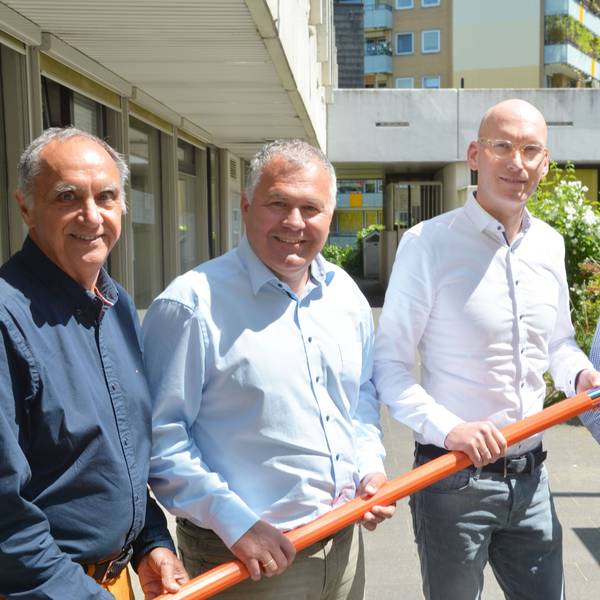 Reiner Pliefke, Breitbandbeauftragter der Stadt Leichlingen; Bürgermeister Frank Steffes; Patrick Nettels, MUENET GmbH, Sebastian Scholze, Fördermanager Stadt Leichlingen