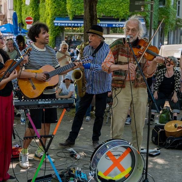 Celina von Wrochem, Luca Bo Hansen, Marcus von Wrochem und Klaus von Wrochem haben am Wochenende gemeinsam auf dem Eierplätzchen ein Konzert gespielt.