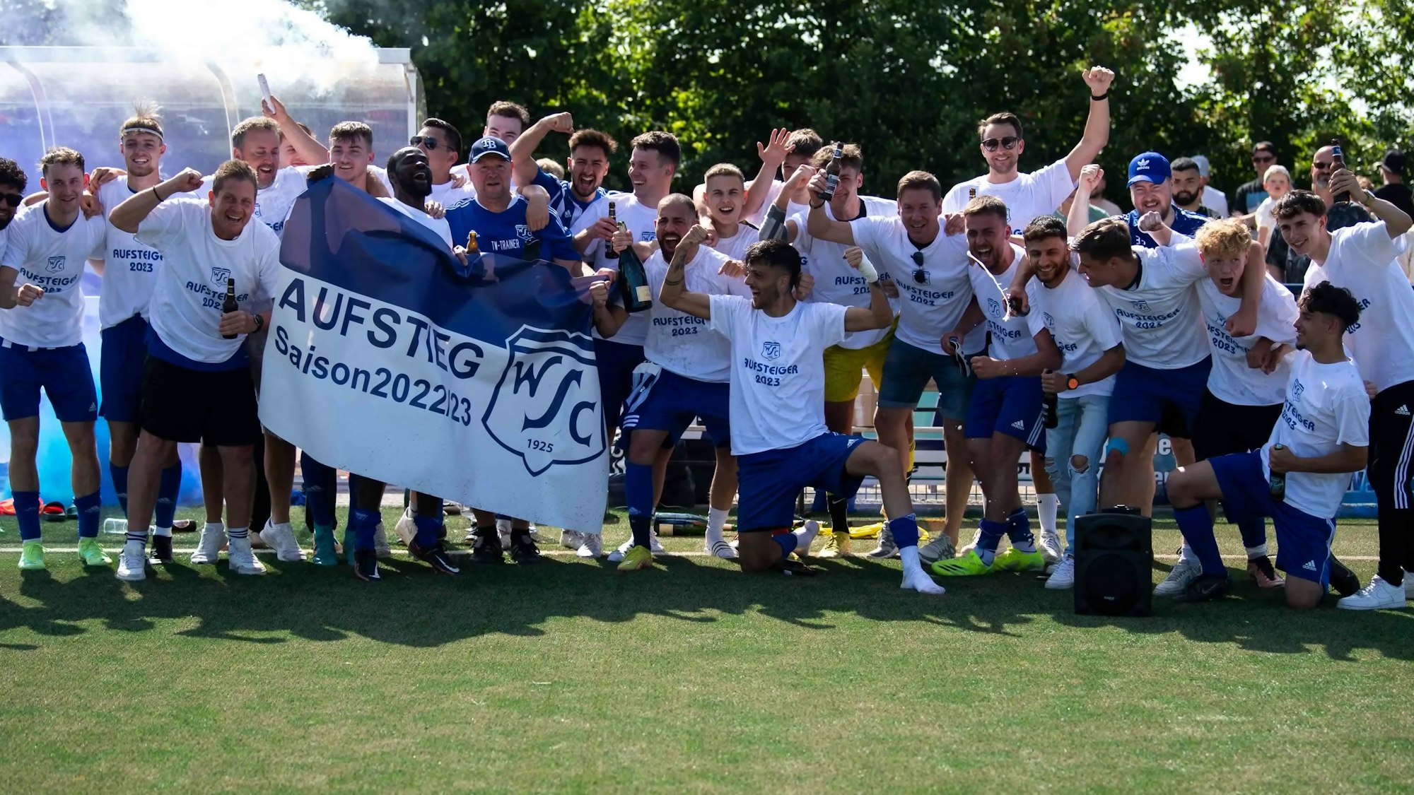 Der SC Wißkirchen steigt nach einem 8:2-Erfolg über Stotzheim in die Bezirksliga auf.