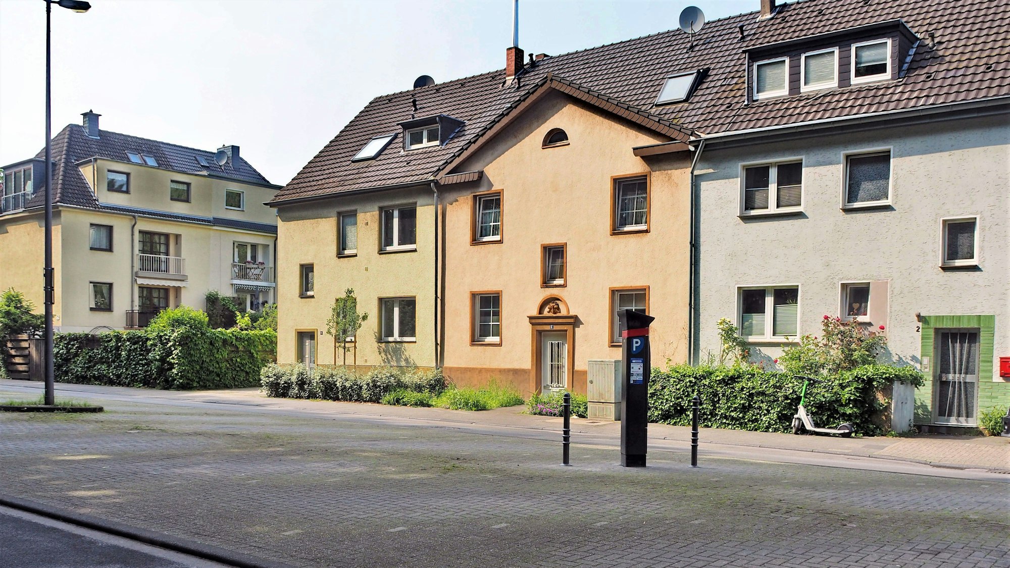 22.05.2023, Köln-Zollstock, Im Mai wurde eine neue Parkuhr an der Kendenicher Straße am Südfriedhof aufgestellt.