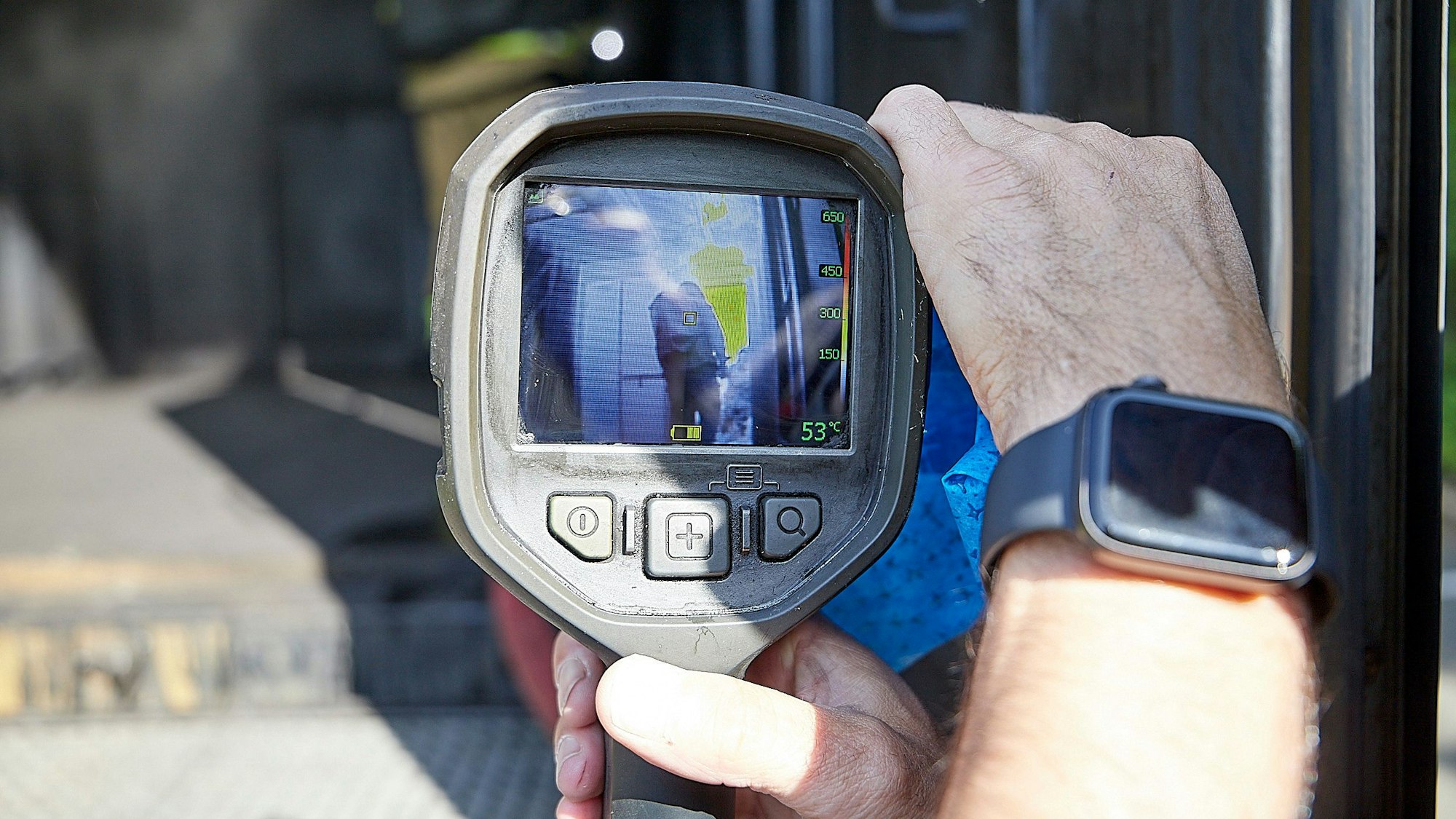 Wichtig ist der gezielte Einsatz einer Wärmebildkamera.