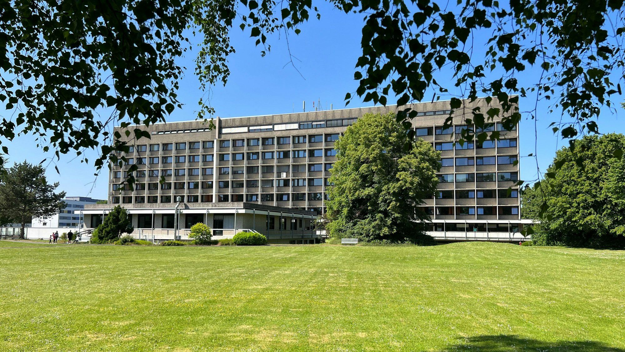 Die Rückseite des Porzer Krankenhauses.