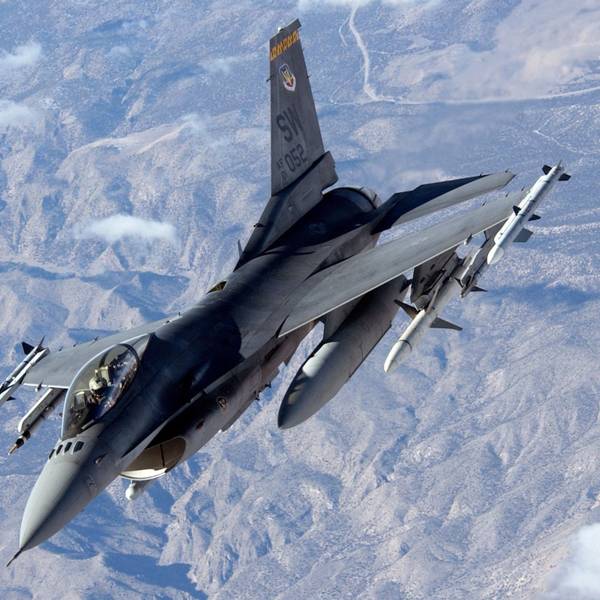 Ein F-16-Kampfjet der amerikanischen Luftwaffe. Am Sonntag fingen Jets dieses Typs ein Kleinflugzeug über der Flugverbotszone über der US-Hauptstadt Washington ab. (Archivbild)