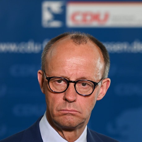Friedrich Merz hat seine These bekräftigt, die Grünen seien für den Aufschwung der AfD hauptverantwortlich. Die Behauptung des CDU-Chefs sorgt für reichlich Kritik. (Archivbild)