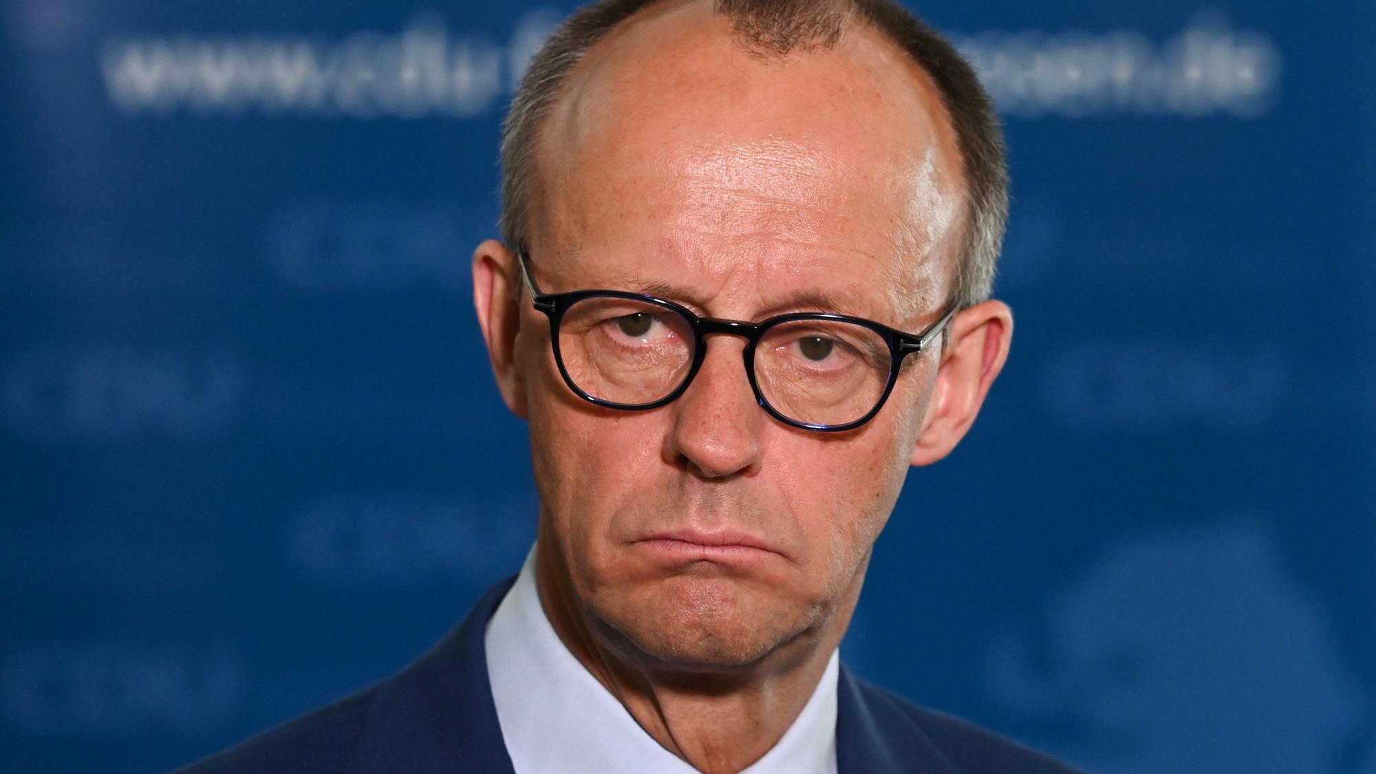CDU-Politiker Michael Brychcy will auch mit der AfD reden. Zuletzt hatte CDU-Chef Friedrich Merz (Foto) Parteikollegen mit Parteiausschlussverfahren gedroht, sollten sie Offenheit gegenüber der rechtspopulistischen Partei signalisieren. (Archivbild)