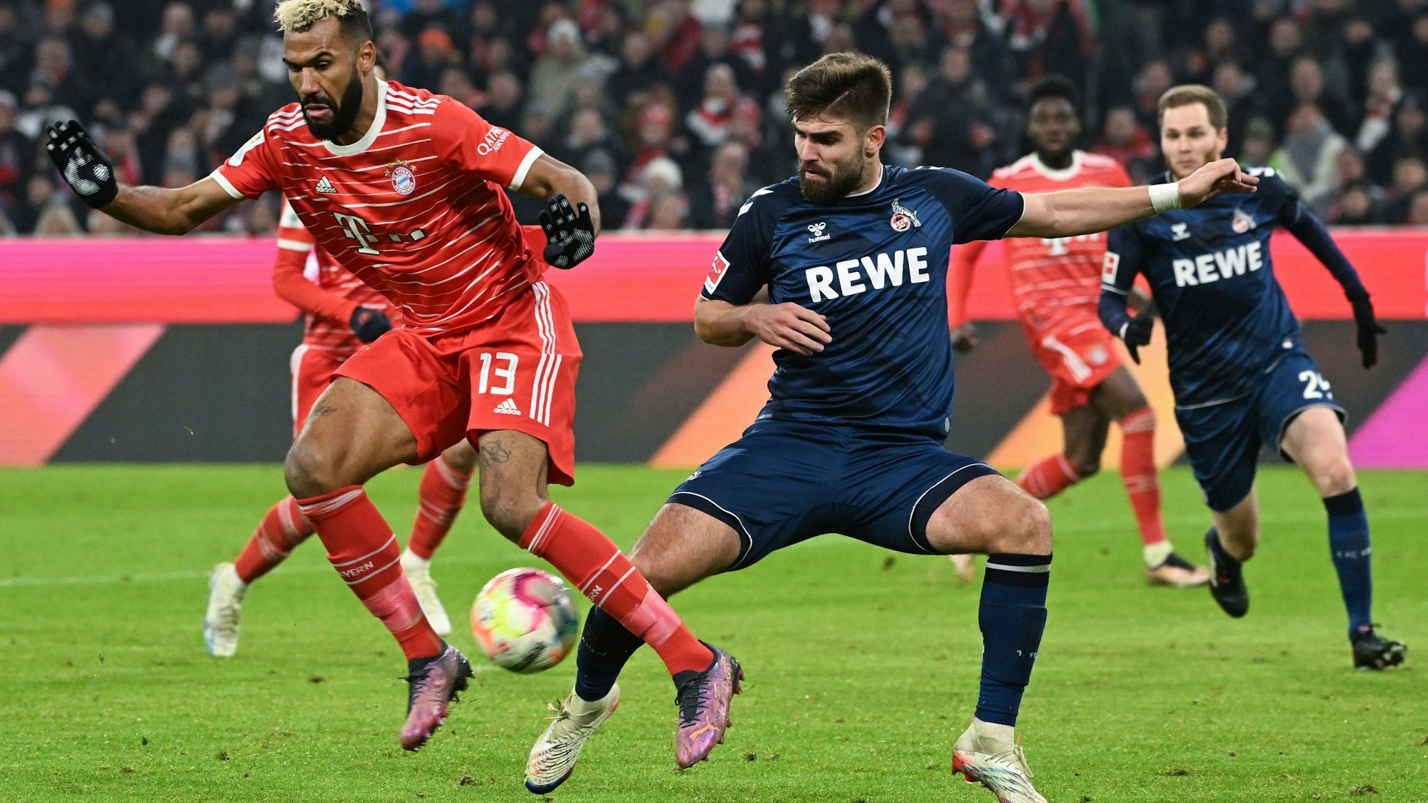 Nikola Soldo im Duell mit Münchens Eric Maxim Choupo-Moting beim Kölner 1:1 im Januar in der Allianz-Arena gegen den FC Bayern München.