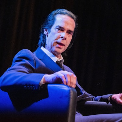 05.06.2023, Nordrhein-Westfalen, Köln: Nick Cave, australischer Musiker und Autor, stellt bei der Lit.Cologne Spezial im Theater am Tanzbrunnen sein Buch „Glaube, Hoffnung und Gemetzel“ vor. Das Buch entstand während mehr als 40 Stunden persönlicher Gespräche zwischen Cave und dem Co-Autoren Sean O'Hagan.