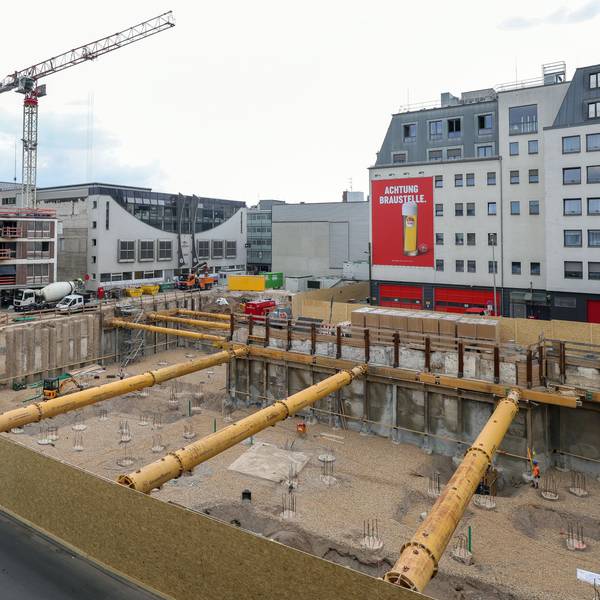 Ein Blick auf die Parzelle 5 des Laurenz Carré (Mitte hinten), auf der eigentlich Wohnungen gebaut werden sollen.