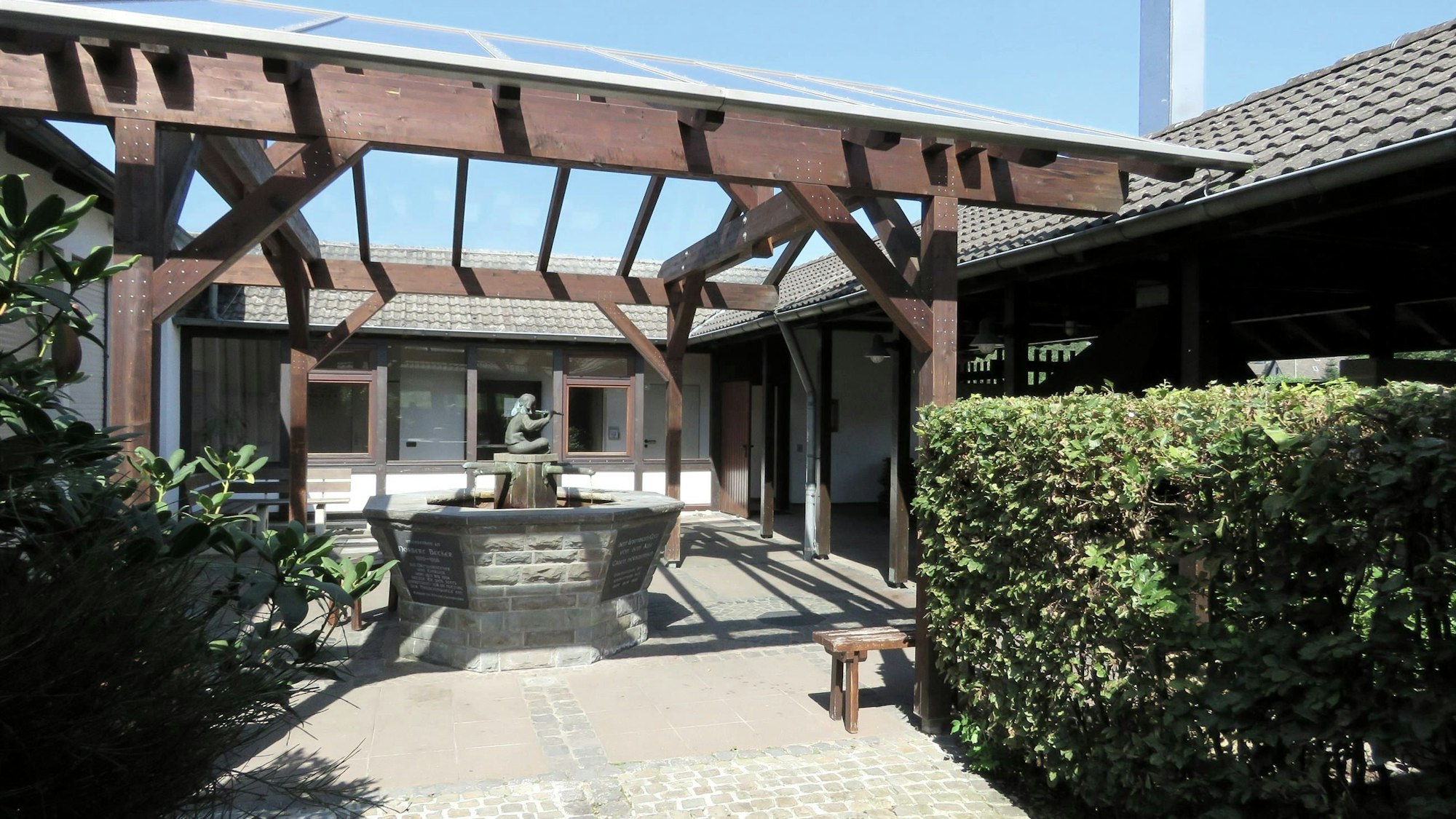 Die Heilquelle im Innenhof des Heilsteinhauses in Einruhr.