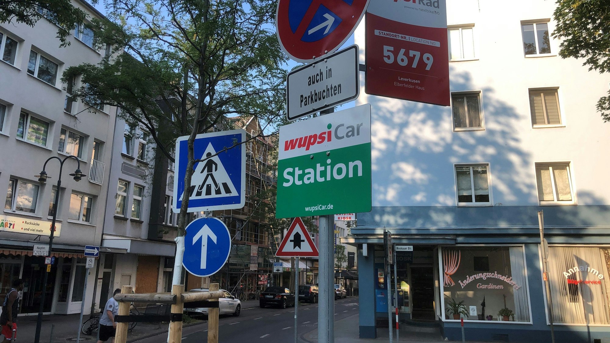 Die Carsharing-Station der Wupsi an der Hauptstraße in Wiesdorf