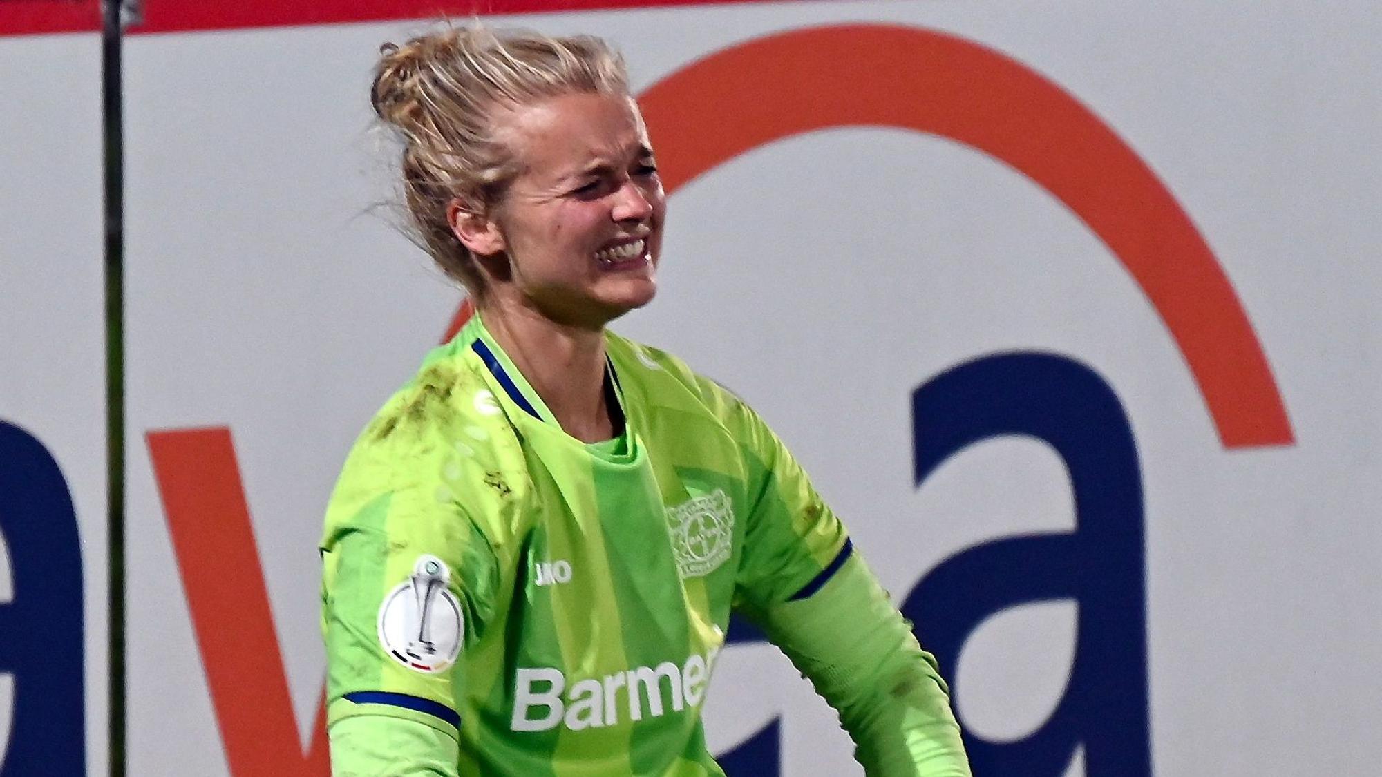 18.04.2022, Fussball-Bayer-Potsdam
Tränen bei Anna Klink (Bayer)
Foto: Uli Herhaus