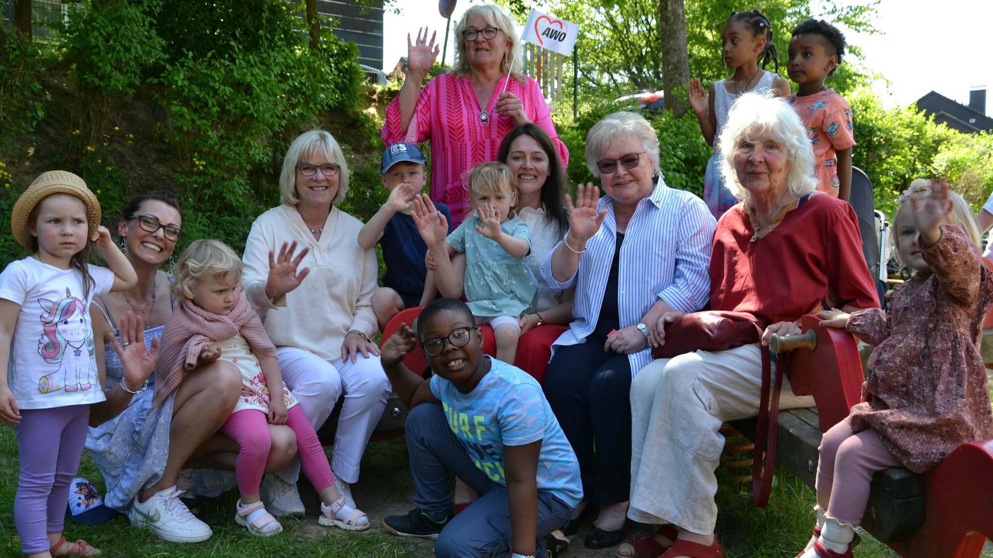 Die Kinder und Mitarbeiterinnen der Kita Ida-Wolff feierten mit Ehrengästen ihren Geburtstag.