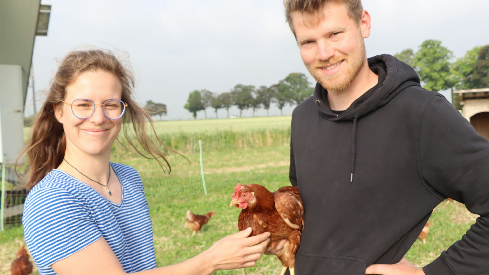 Paula Heyder und Matthias Nonn auf ihrem Hof