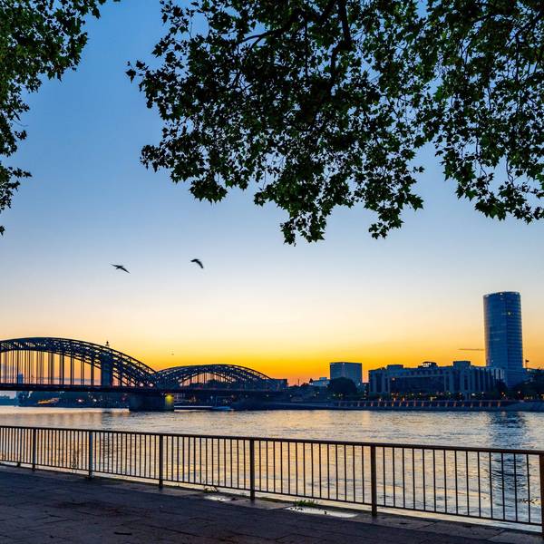 Köln: Sonnenaufgang am Altstadtufer. Foto: Uwe Weiser