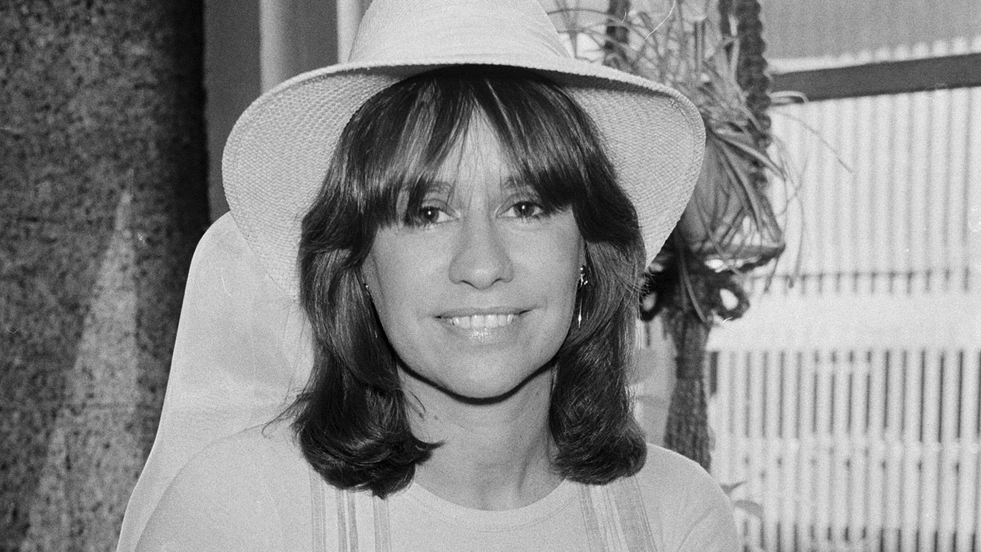 Die brasilianische Sängerin Astrud Gilberto posiert für ein Foto in New York am 20. August 1981. Astrud Gilberto, die brasilianische Sängerin, Songwriterin und Entertainerin, die durch ihren unbedachten, englischsprachigen Auftritt in „The Girl from Ipanema“ zur weltweiten Stimme des Bossa Nova wurde, ist im Alter von 83 Jahren gestorben.