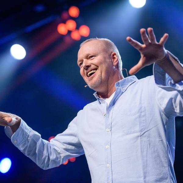 Entertainer Stefan Raab spricht bei der Eröffnung vom Unternehmensgründer- und Investorentreffen Bits & Pretzels.