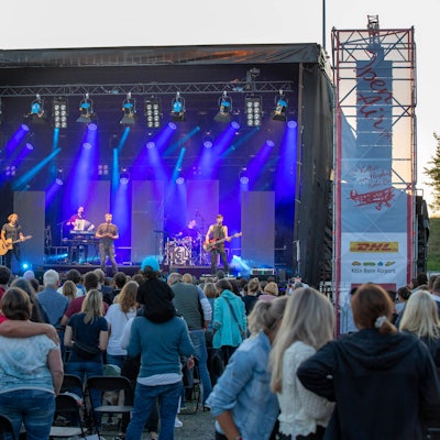 Kasalla beim „Open Airport“- Festival 2021 am Flughafen Köln/Bonn. Auch 2023 ist die Kölschband wieder dabei.