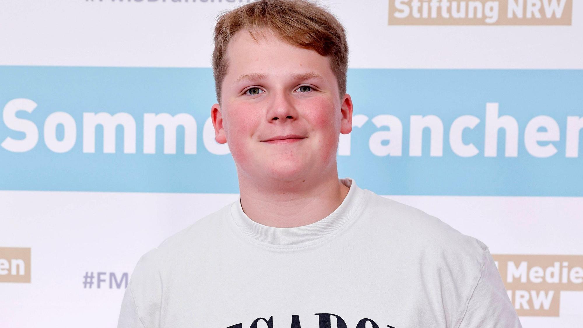 Schauspieler Julius Weckauf beim Sommer Branchentreff der Film- und Medienstiftung NRW in der Wolkenburg.